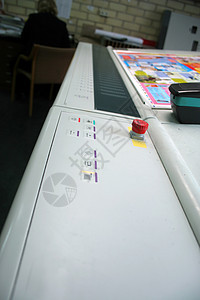 印刷厂杂志控制纽扣图书烙印生产质量印刷技术后记图片