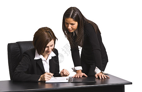 携手合作女性化交易合同女士会议桌子商界女性生意人签名图片