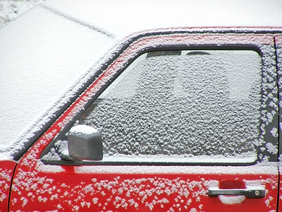 红色雪雪车图片