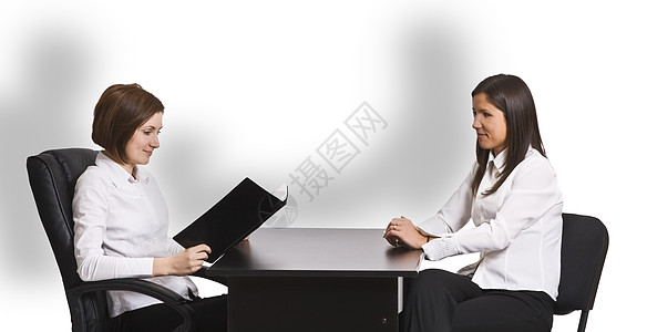 商业面试办公室女性桌子数据讨论女人味夫妻讲话专业人员生意人图片