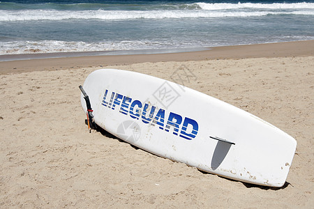 救援救生船安全救生员帮助海岸海滩日光波浪危险支撑冲浪图片