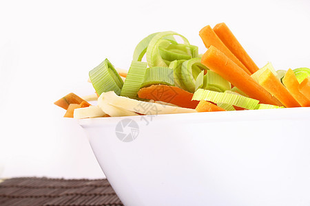 准备喝汤的蔬菜都泡了绿色沙拉厨房橙子花园黄瓜饮食午餐食物盘子图片
