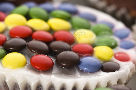 第一次巧克力松饼蛋糕学习糖果家庭孩子时间甜点派对食物童年图片