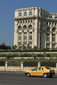 布加勒斯特黄色出租车车轮驾驶车道运输旅游旅行司机交通运动地标图片