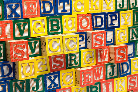 字母块块立方体意义木头黄色正方形幼儿园童年拼写学习红色图片