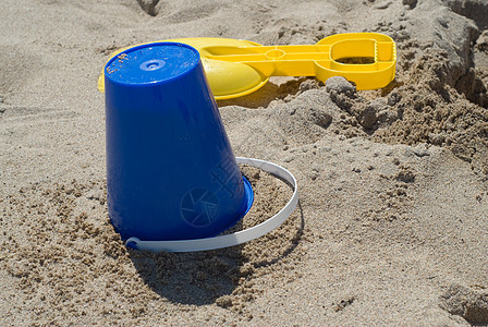 海滩玩具假期塑料黄色游戏蓝色时间支撑闲暇童年乐趣图片