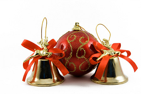 白色背景上的两个手铃和球感恩活动反射金属小玩意儿玩具新年风格丝带季节图片