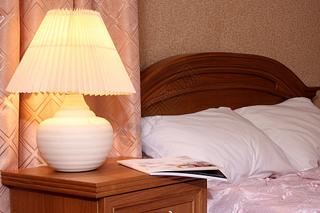 卧室地面地毯房间财富桌子风格枕头装饰灯光扶手椅图片