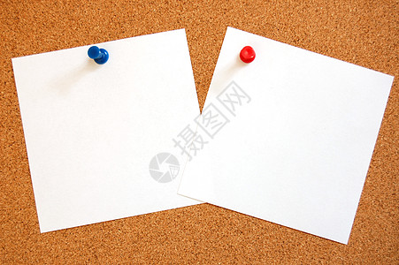 两张按钮素材带 plp 针的空工作表纸床单图钉框架木板标签广告牌记事本办公室公告软木背景
