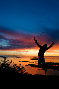 海洋欢乐会天空手臂岩石地平线女孩享受力量峡湾女性日落图片