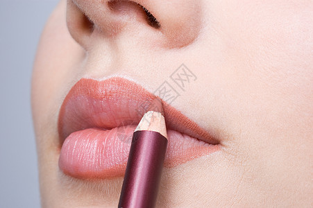 将嘴唇排列成等容的双唇美容学唇线艺术家宏观化妆品皱纹魅力铅笔衬垫女士图片