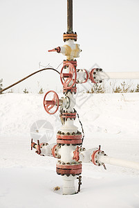 冬天油井过冬金属石油工作油壶白色背景图片