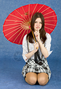 蓝色的红东方雨伞女孩背景图片