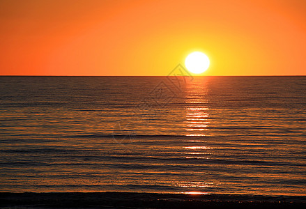 澳大利亚阿德莱德州拉尔格湾 澳大利亚海滩支撑白色反射海洋太阳波浪坡度黄色大块图片