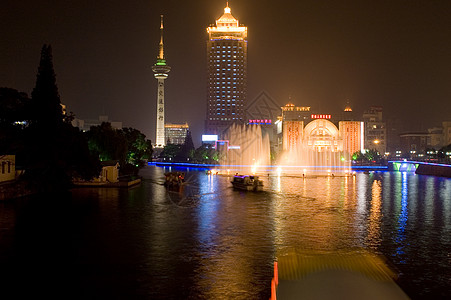 与Haohe河相伴的夜市风景建筑反射亮度建筑学景观发光城市背景图片