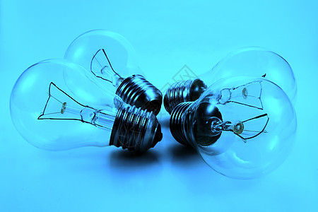 4个电灯泡活力怒视力量蓝色玻璃金属技术背景图片