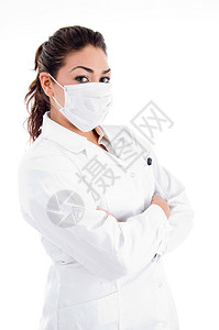 面罩和双手折叠的医生侧面图片