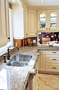 现代厨房内花岗岩摆设装修龙头装饰房子房间财产风格橱柜图片