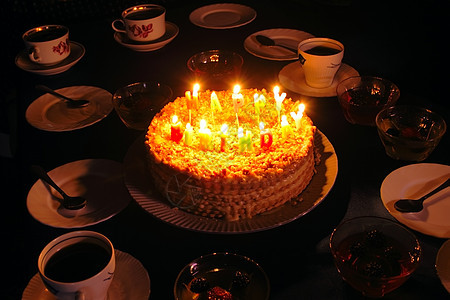生日快乐蛋糕甜点假期派对小吃礼物球座丝带牛角庆典育肥图片