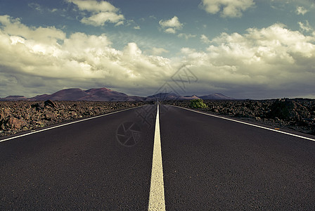 通向火山口的道路国家岩石路线天堂速度驾驶天空沥青车辆晴天图片