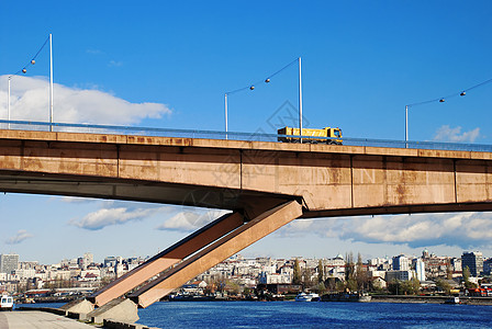 贝尔格莱德桥桥天空城市海岸线汽车涂鸦流动建造金属蓝色建筑学图片