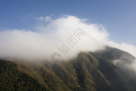 横向景观绿色顶峰森林岩石天空黑色假期国家风景棕色图片