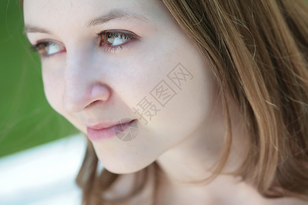 绿眼女孩微笑眼睛嘴唇照片女士睫毛绿色女性鼻子皮肤图片