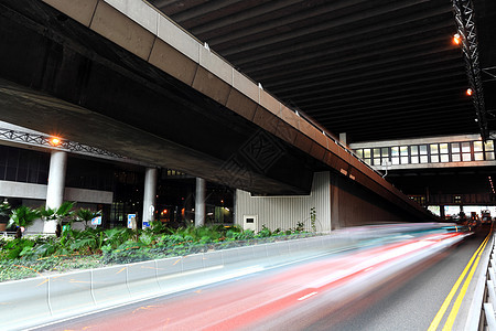 公路上模糊的汽车图片