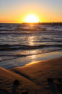 澳大利亚阿德莱德州拉格湾海滩和杰蒂后面的日落图片
