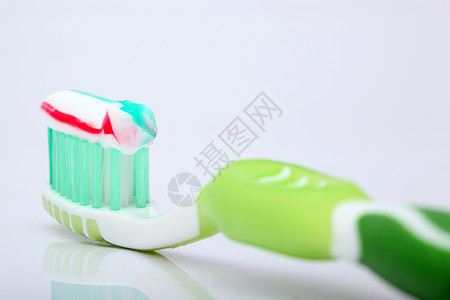 刷牙牙膏图片