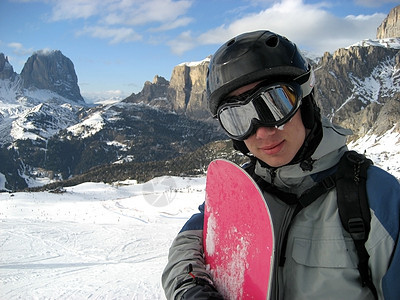 滑雪运动员微笑风镜女孩男人头盔木板照片娱乐乐趣天空图片