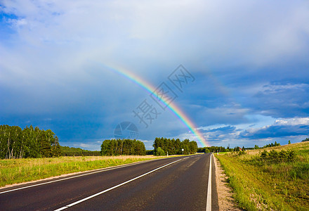 通向彩虹的道路戏剧性运输沥青场景天气蓝色风暴驾驶阳光愿望图片