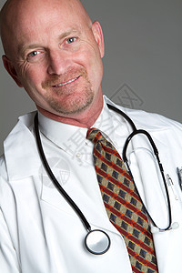 微笑医生中年外套卫生护士男人眼神夹克头发工作药品图片