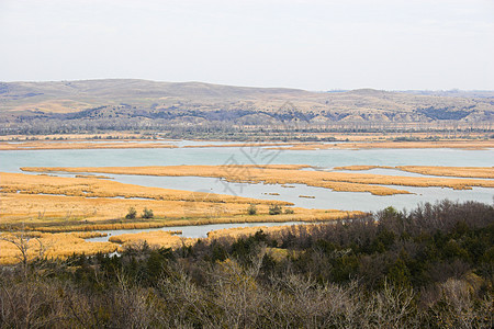 草原湖泊和河流天气远景国家天空生长农场孤独环境农业天堂背景图片