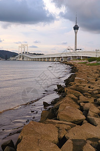 海滨海岸岩石灯光两极运输游客大都市海浪中心灯柱风景图片