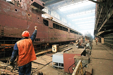 造船厂建筑交通船厂日落输送修理职业机器港口甲板图片