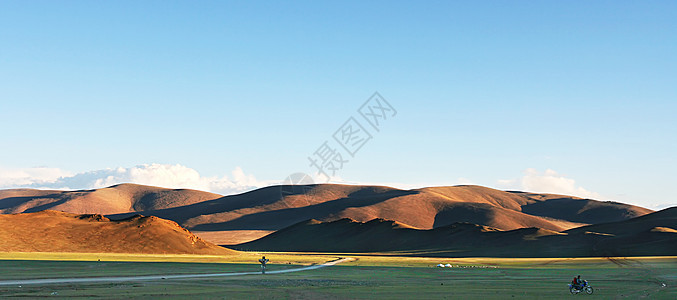 蒙古的风景旅行男孩们家畜自行车日落文化动物艺术房子帐篷图片