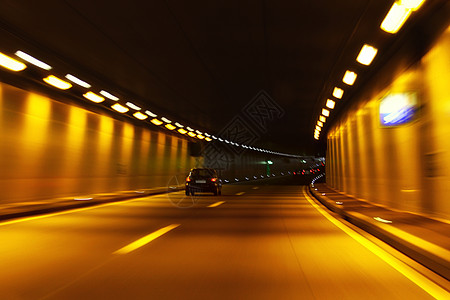 隧道在运行中图片