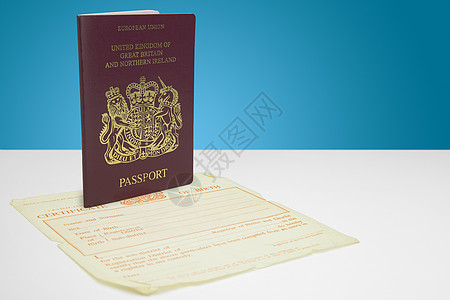 英国护照和出生证明自由移民假期摄影文字新生活文档影棚空白证书图片