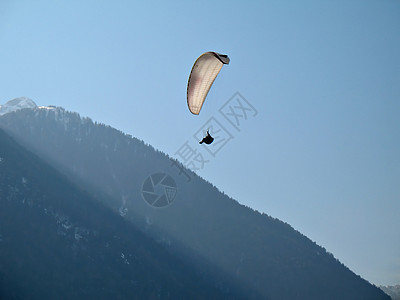 白滑坡空气爱好情感航班降落伞男人高度天空橙子天线图片