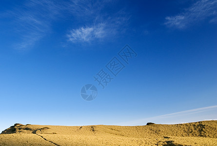 蓝色天空和白云橙子太阳风景草地高山土地农村地平线场景草原图片