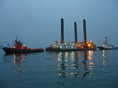 船舶在海上航行气量水域方向盘运输课程窗口港口波浪架子拖曳图片