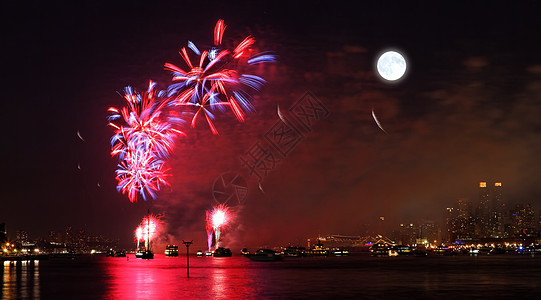 梅西七月四日的烟火展示节日高楼建筑帝国派对喜悦红色烟花月亮庆典图片