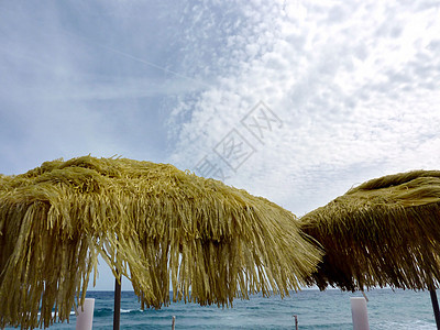 海上黄太阳雨伞图片