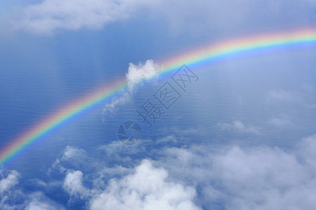 天空中的彩虹环境场景蓝色晴天气候反射季节天堂阳光天气图片