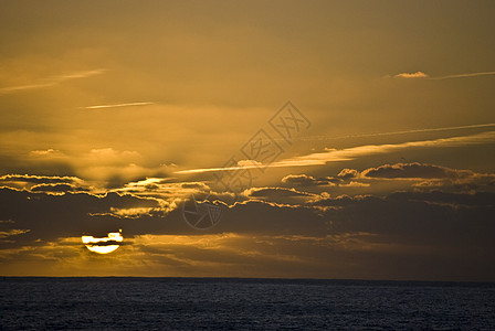 华丽的日落海洋橙子天空太阳背景图片