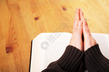祈祷的手教会忏悔感恩桌子宗教祷告上帝图片