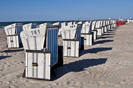 海滩椅晴天天气阳光旅行海岸线支撑天空海洋假期椅子图片