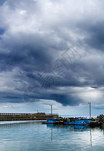 在暴风雨来临之前支撑海岸活力海岸线码头港口海洋地平线晴天镜子图片