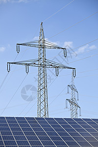 太阳太阳能电池板和阳光明媚的日光日照商业电压电气力量电缆工业活力车站电源线蓝色图片